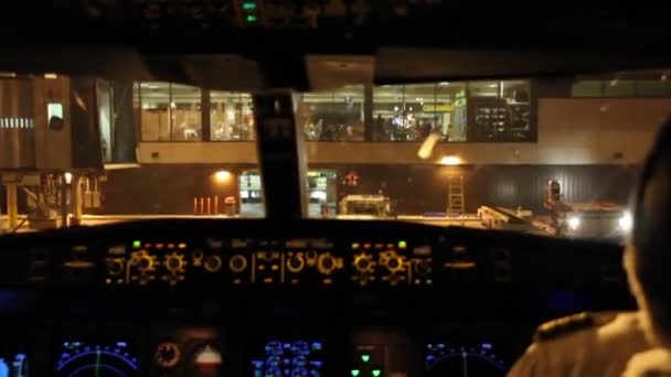 Aeropuerto Marshall Con Varitas Iluminadas Naranja Brillante — Vídeos de Stock