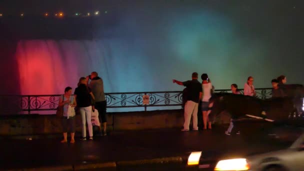 Chariot Tiré Par Cheval Passant Par Une Cascade Éclairée — Video