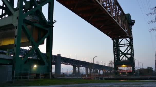 Pont Levis Position Debout Attendant Passage Navire — Video