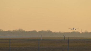 Air Cezayir Airbus A330 izleme hareketiyle yükleniyor