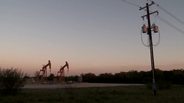 Pumpjacks Dobles Que Mueven Con Poste Poder Primer Plano — Vídeo de stock