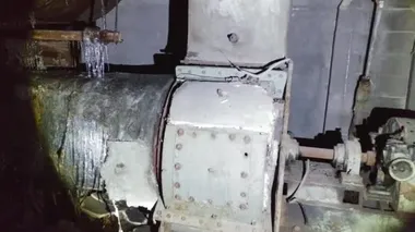 Sarkıtlı eski makinelerin yavaş hareket eden görüntüsü