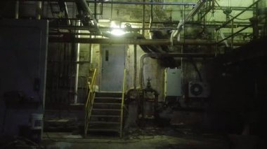 Eski bozuk makine odası Ubex sırasında glidecam 'da görülüyor