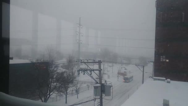 Nieve Pesada Cayendo Vista Desde Interior Del Edificio Elevado — Vídeos de Stock