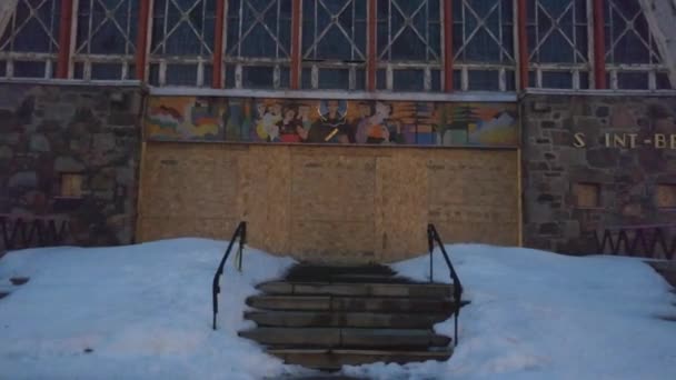 Seitenblick Auf Die Verschlossene Kirche Winter — Stockvideo