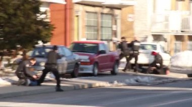 Silahlı Polis 5 / 6 Karşılık Verdi