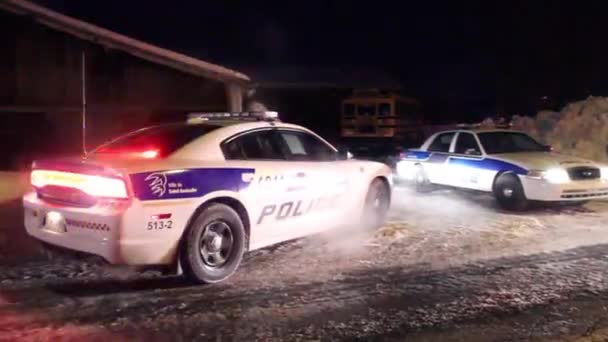 Coche Policía Aspecto Moderno Nieve Por Noche — Vídeo de stock