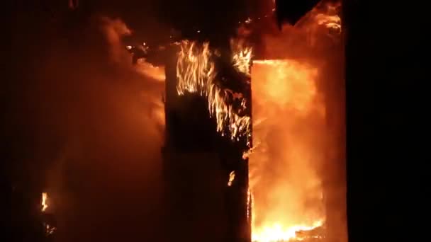 Vigili Del Fuoco Combattendo Incendio Interno Casa Notte — Video Stock