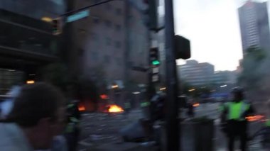 Vancouver, Kanada 'da çıkan ayaklanmalar üzerine göz yaşartıcı gaz yayıldı