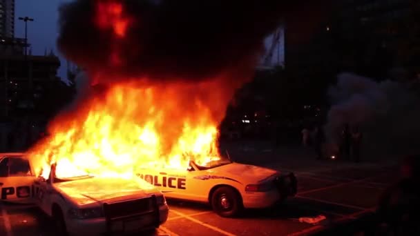 Veicoli Del Dipartimento Polizia Della Vpd Fiamme Durante Famigerate Rivolte — Video Stock