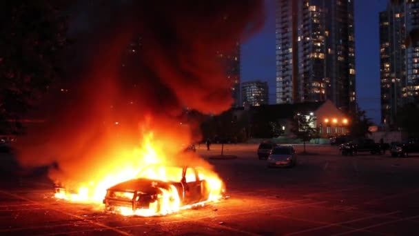 Cidade Yaletown Vista Durante Tumultos 2011 Com Carros Chamas Entardecer — Vídeo de Stock