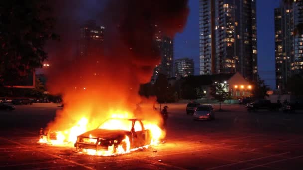 Brûler Des Voitures Dans Une Ville Sans Loi Pendant Les — Video