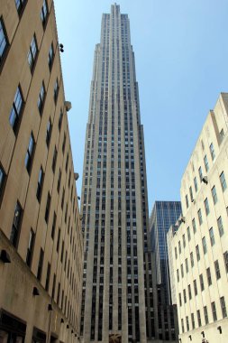30 Rockefeller Plaza 'daki gökdelen, New York, Ny, Usa' nın doğu cephesinin üst kısmını görüyor.