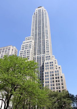 500. caddedeki gökdelen 1929-1931 yılları arasında Art Deco tarzında inşa edildi.