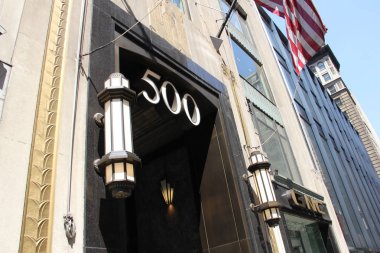 New York, New York, Usa, 500. Cadde 'deki binanın dekorasyon ve fenerleri.