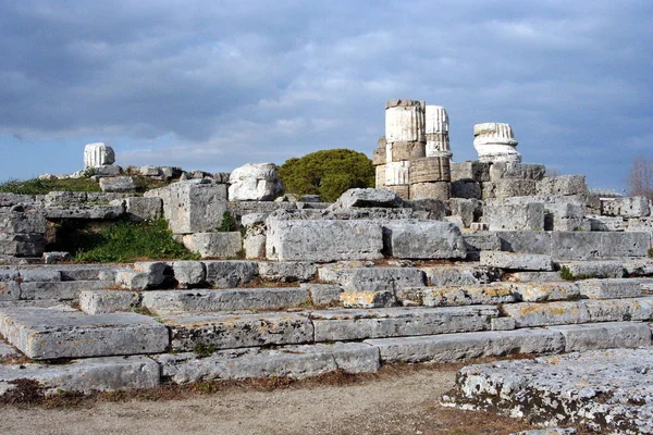 Paestum Starożytne Greckie Miasto Włoszech Dobrze Zachowanymi Ruinami Zabytkowych Świątyń — Zdjęcie stockowe