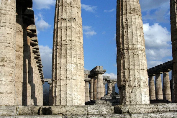 Paestum Antike Griechische Stadt Italien Mit Gut Erhaltenen Ruinen Antiker — Stockfoto