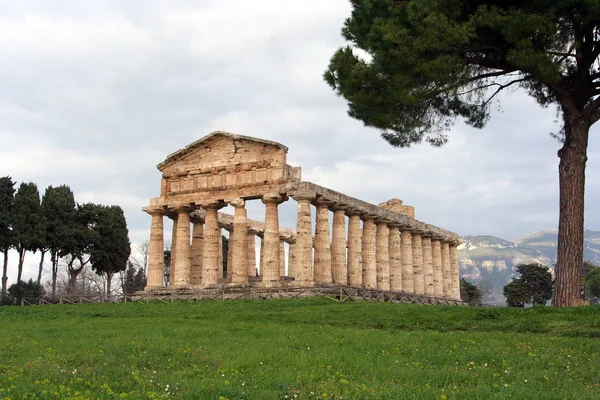 Paestum Antiga Cidade Grega Itália Com Ruínas Bem Preservadas Templos — Fotografia de Stock