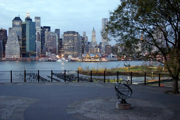 Manhattan 'ın East River' ın karşısındaki Brooklyn Heights Gezinti Alanı, New York, Ny, Usa