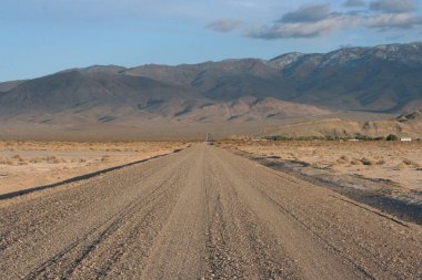 Çölde asfaltsız yol, Nevada, Usa