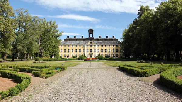세기에 건축되었으며 스웨덴 오스터 고틀란드의아를 소유하고 — 스톡 사진