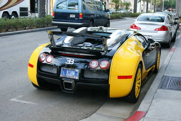 Bugatti Veyron Zaparkowany Przed Domem Bijan Rodeo Drive Beverly Hills — Zdjęcie stockowe