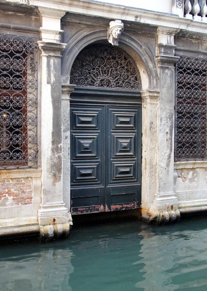 Porte Dans Rue Canal Venise Italie — Photo