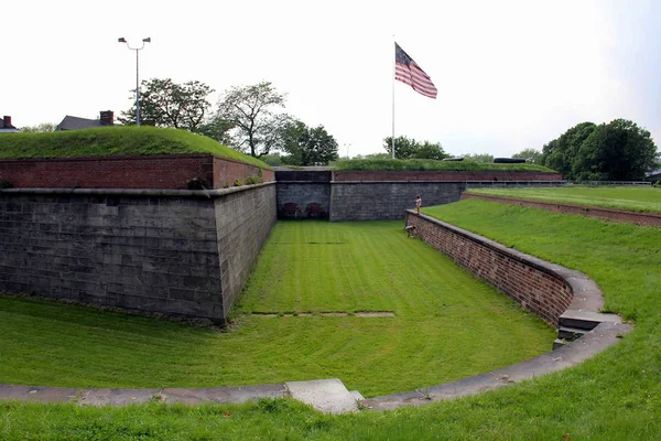 Flag Flying Fort Jay Governors Island New York Usa — ストック写真