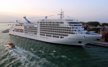 Gümüş Ruh yolcu gemisi Eylül 2012 'de İtalya, Venedik' e demir attı.