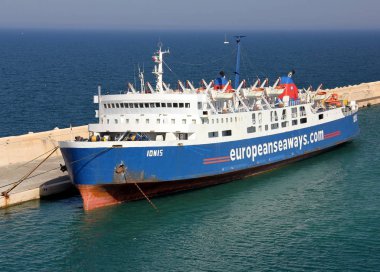 Ionis feribotu 24 Eylül 2012 'de İtalya' nın Bari limanına yanaştı.
