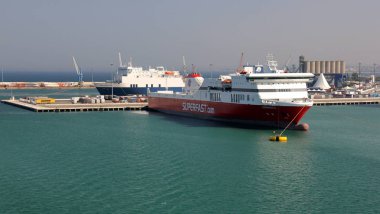 Feribot gemisi Superfast Ii, İtalya 'nın Bari limanına yanaştı - 24 Eylül 2012