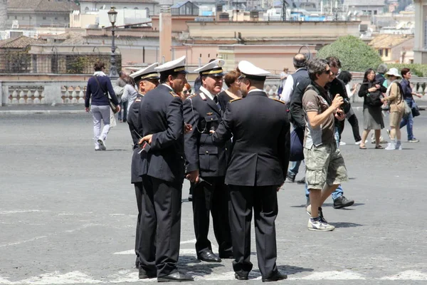 Groep Van Carabinieri Officieren Voor Quirinal Palace Rome Italië Juni — Stockfoto