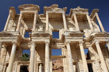 Celsus Kütüphanesi cephesi, Efes, Anadolu, Selcuk, İzmir, Türkiye 'de antik bir Roma binası - 26 Eylül 2012