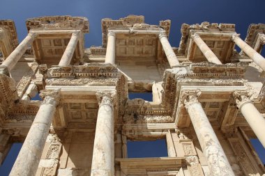Celsus Kütüphanesi cephesi, Efes, Anadolu, Selcuk, İzmir, Türkiye 'de antik bir Roma binası - 26 Eylül 2012