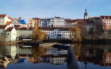 Otava Nehri, Pisek, Çek Cumhuriyeti üzerindeki kasaba duvarları ve liman binaları - 30 Aralık 2019