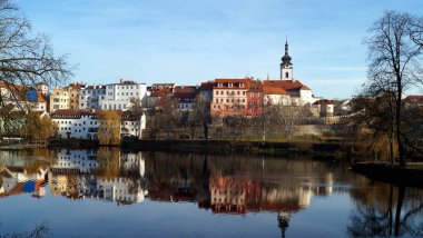 Otava Nehri, Pisek, Çek Cumhuriyeti üzerindeki kasaba duvarları ve liman binaları - 30 Aralık 2019