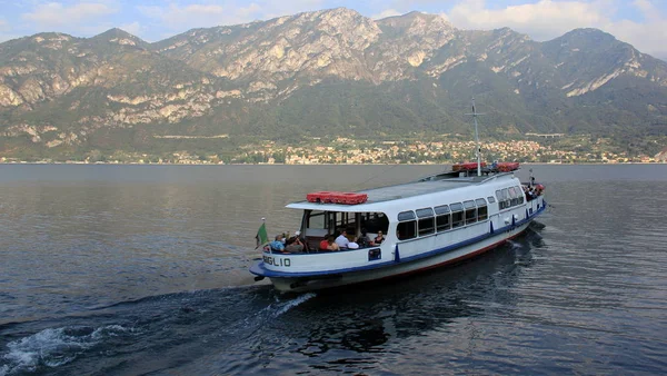 Commuter Csónak Comói Tavon Limonta Lecco Tartomány Olaszország — Stock Fotó