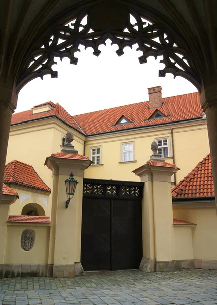 Corner Cobbled Street Gates Old Town View Gothic Doorway Brno — Stock Photo, Image