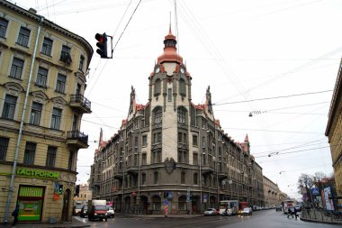 Sadovaya Caddesi ve Voznesensky Bulvarı 'nın köşesindeki Şehir Kurumları Evi (aynı zamanda Şehir Meclisi olarak da bilinir) 25 Nisan 2012