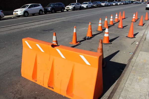 Oransje Veibarriere Plast Trafikkjegler Side Gate Sunset Park Brooklyn Usa – stockfoto