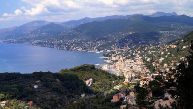 Cenova 'nın doğusundaki Ligurian kıyıları, San Rocco, İtalya manzaralı - 3 Ağustos 2015