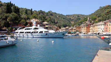 STRANGELOVE lüks motor yatı şehrin limanı Portofino, Liguria, İtalya - 3 Ağustos 2015