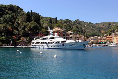 Liman kenti Portofino, Liguria / İtalya 'da demirlemiş STRANGELOVE lüks motor yatı - 3 Ağustos 2015