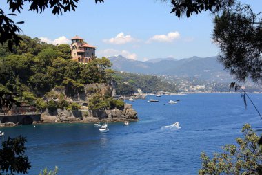 Portofino, kasaba ve liman balıkçı tekneleri, Liguria, İtalya