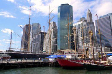 Manhattan 'ın aşağısındaki South Street Limanı, liman manzarası, New York, New York, ABD - 16 Eylül 2010