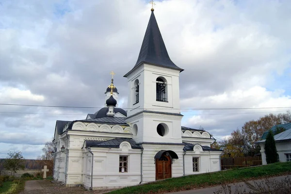 復活の教会 ビザンチン復興スタイルで19世紀後半に建てられました タルサ カルーガ州 ロシア 10月16 2011 — ストック写真