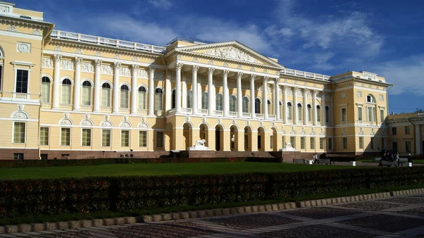 Fachada Principal Del Museo Ruso Palacio Mikhailovsky Edificio Del Siglo —  Fotos de Stock