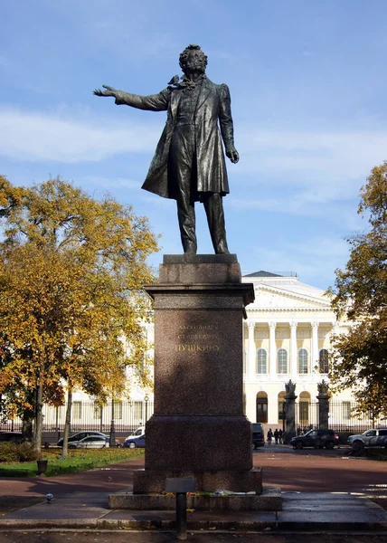 Monument Voor Alexander Poesjkin Gelegen Aan Het Kunstplein Alias Mikhalovsky — Stockfoto