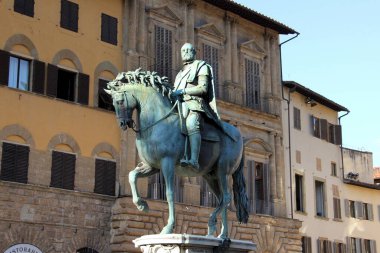 Rönesans dönemi binicilik heykeli I. Cosimo Medici, 1594 yılında Piazza della Signoria, Floransa, İtalya - 29 Temmuz 2015