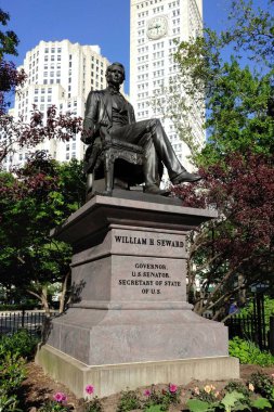 19. yüzyılın ABD 'li devlet adamı William H. Seward' ın anıtı, Randolph Rogers tarafından, Madison Square Park, New York, ABD - 21 Mayıs 2020